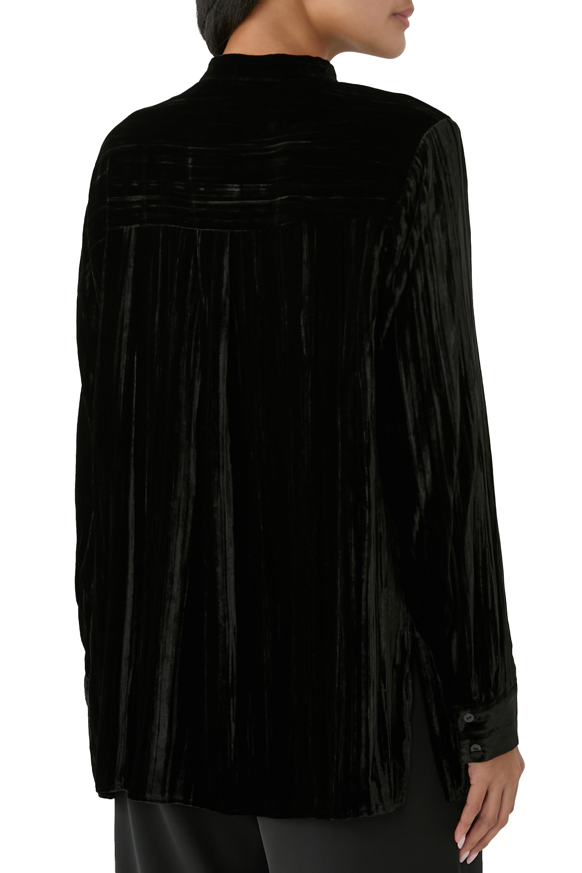 قميص بياقة صينية وأكمام طويلة