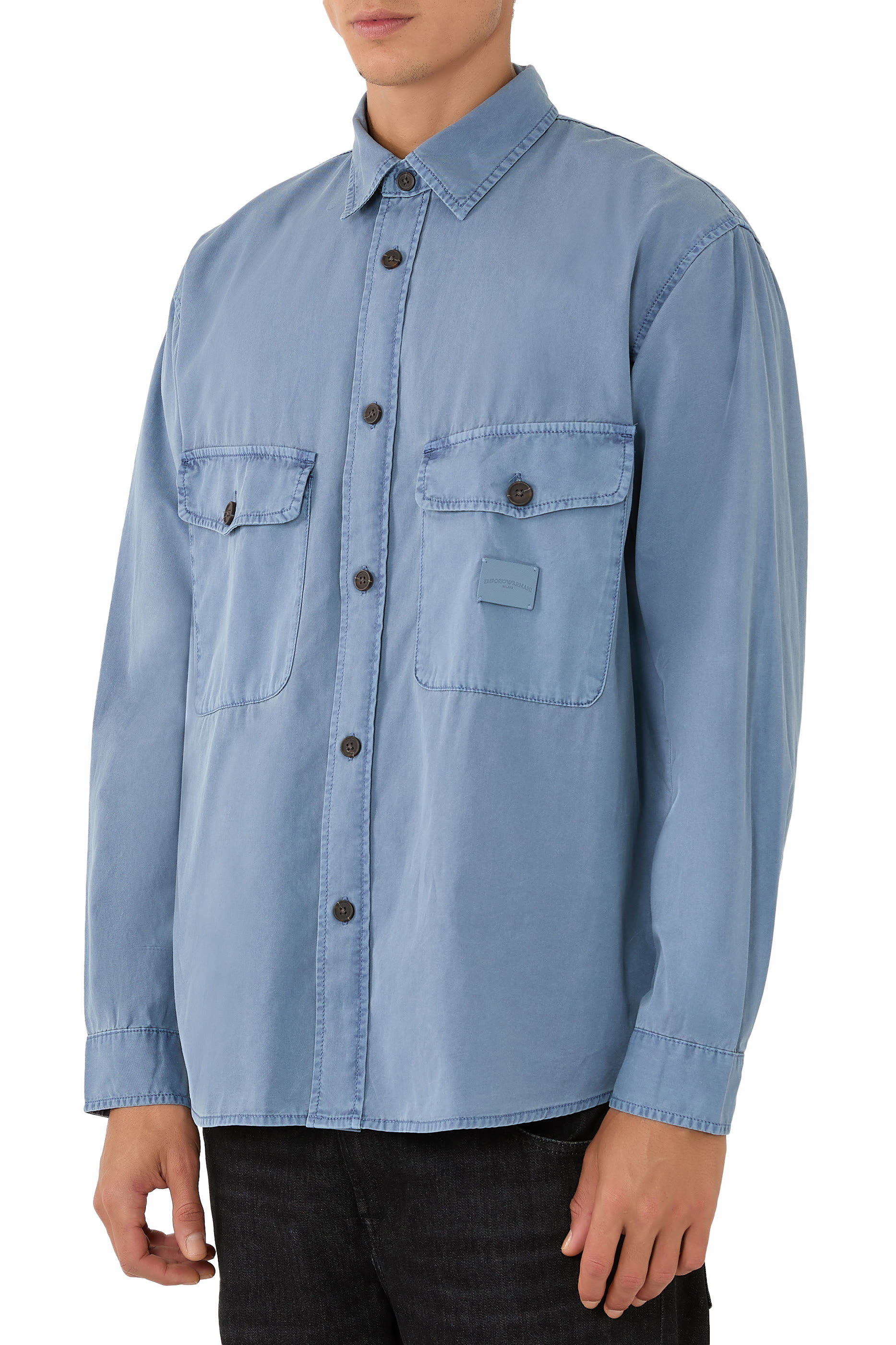 قميص بأكمام طويلة