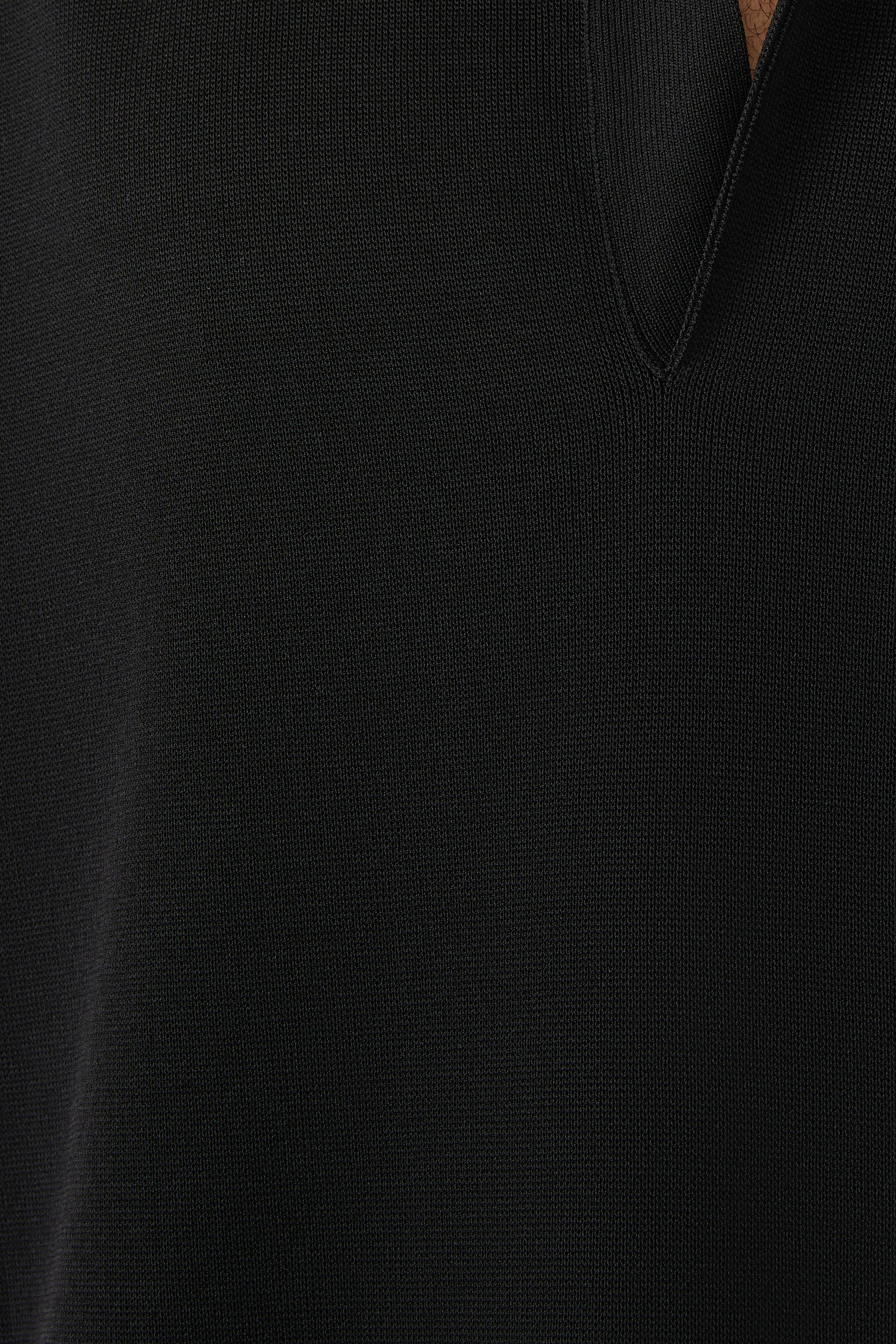 قميص بولو بأكمام قصيرة