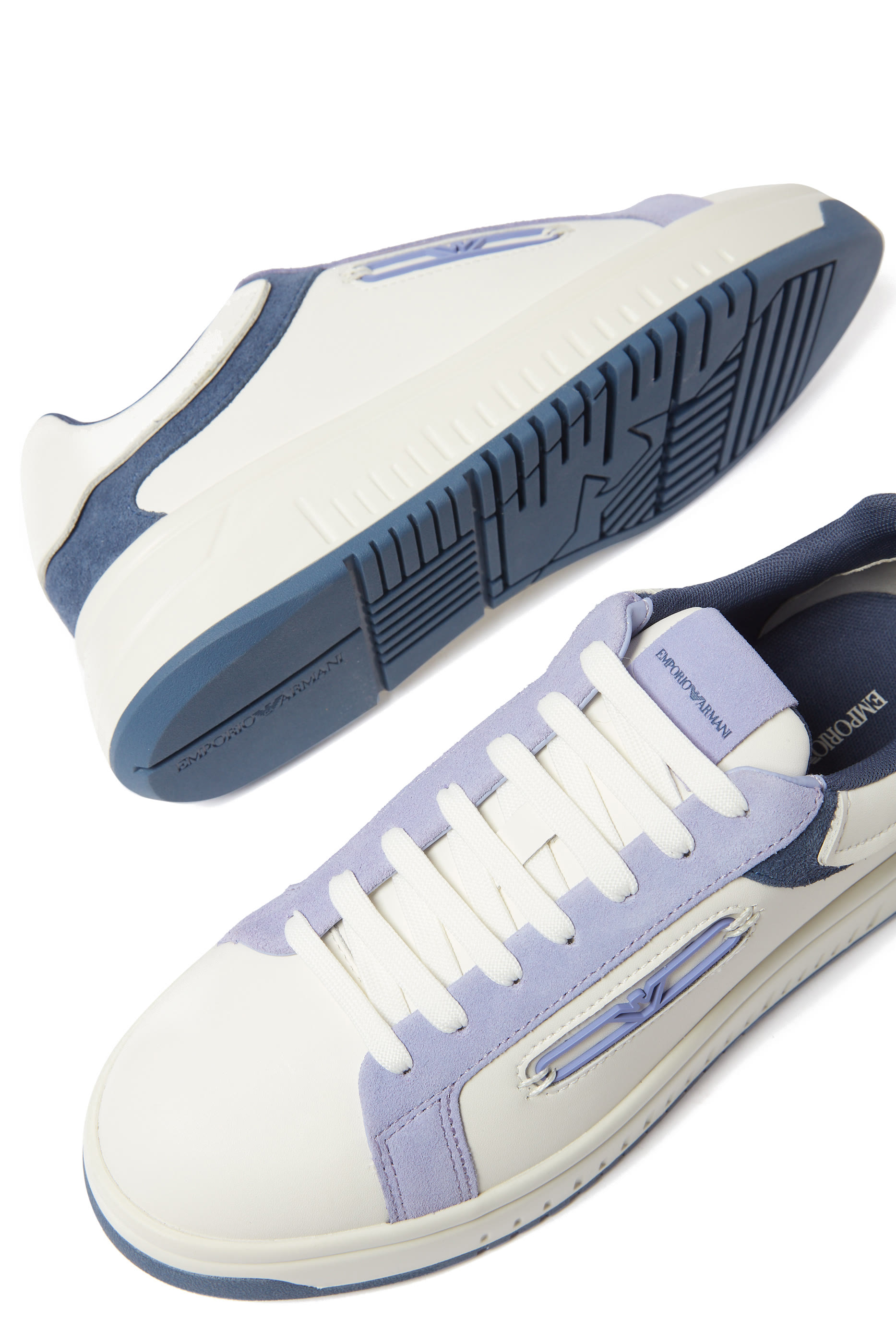 سنيكرز بحلية شعار الماركة