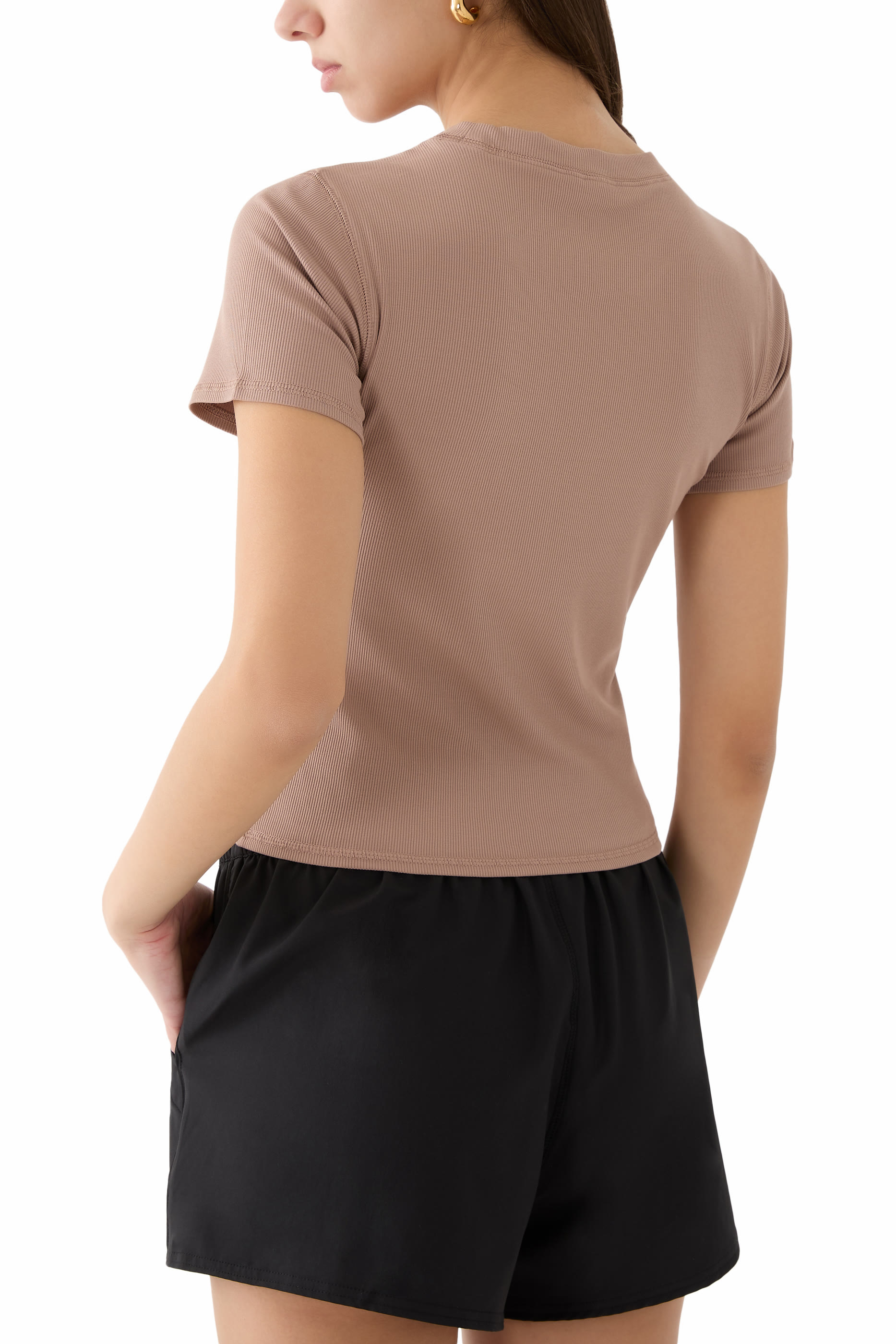 تيشيرت بوز بقصة ضيقة