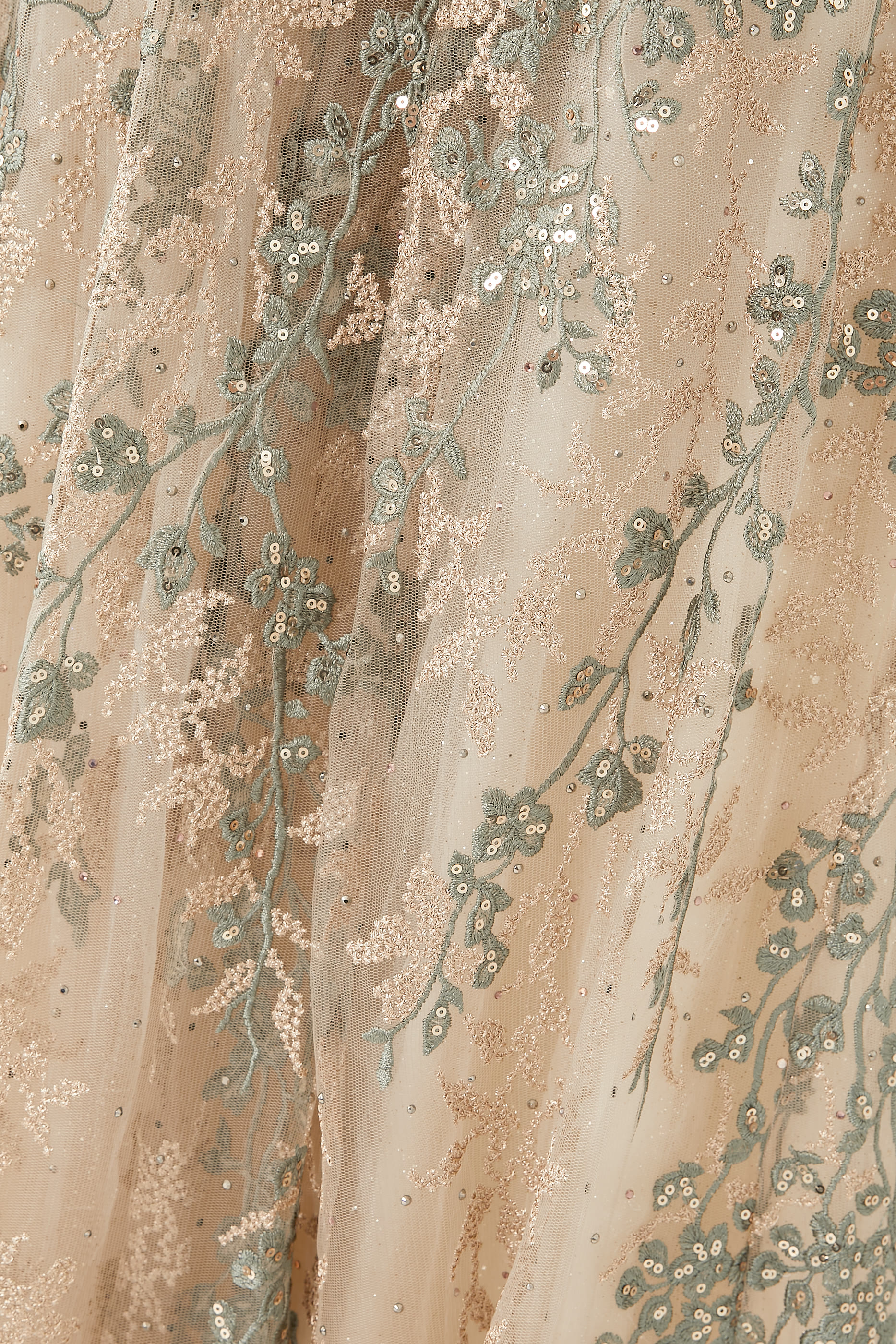 قستان سهرة مزين بكريستال