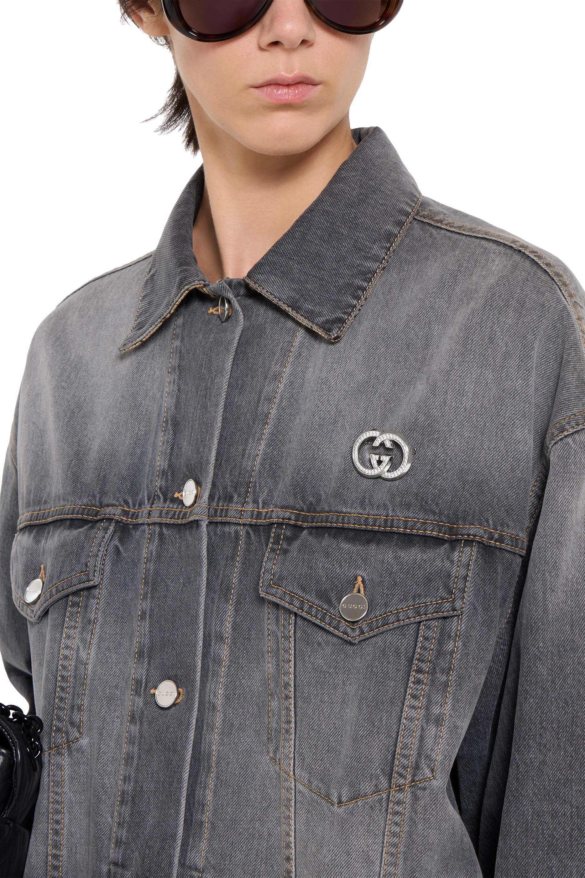  بروش بشعار الماركة بتصميم متداخل مرصع بكريستال