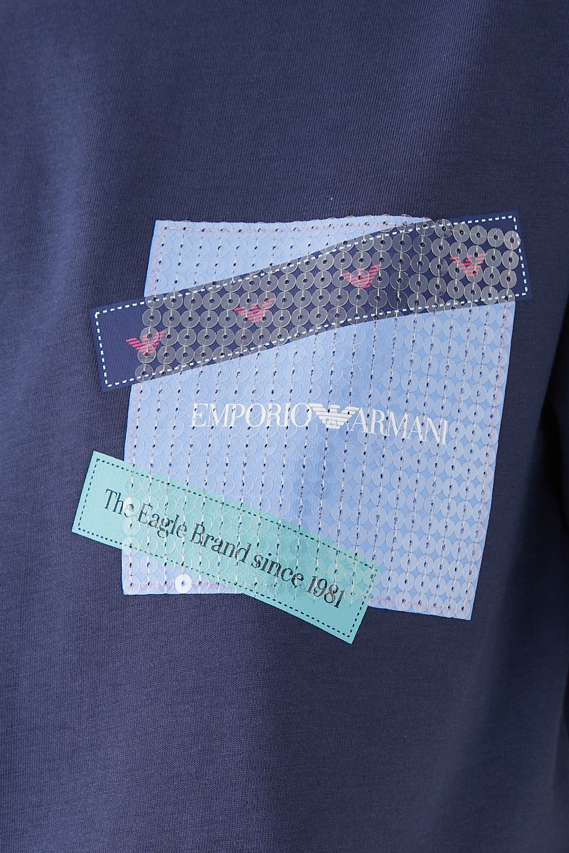 تيشيرت بطبعة شعار الماركة