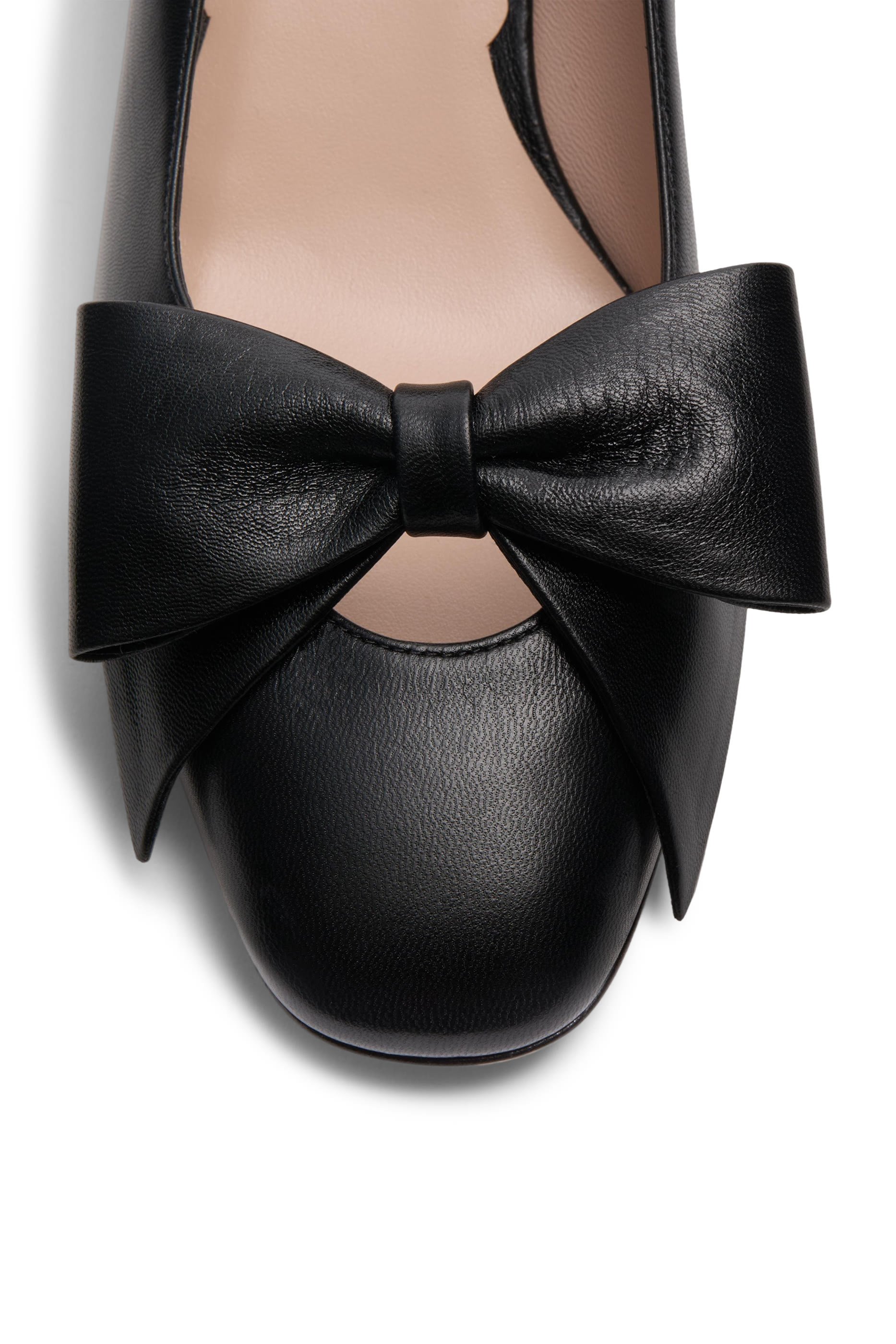 حذاء كلاسيك 45 مزين بفيونكة