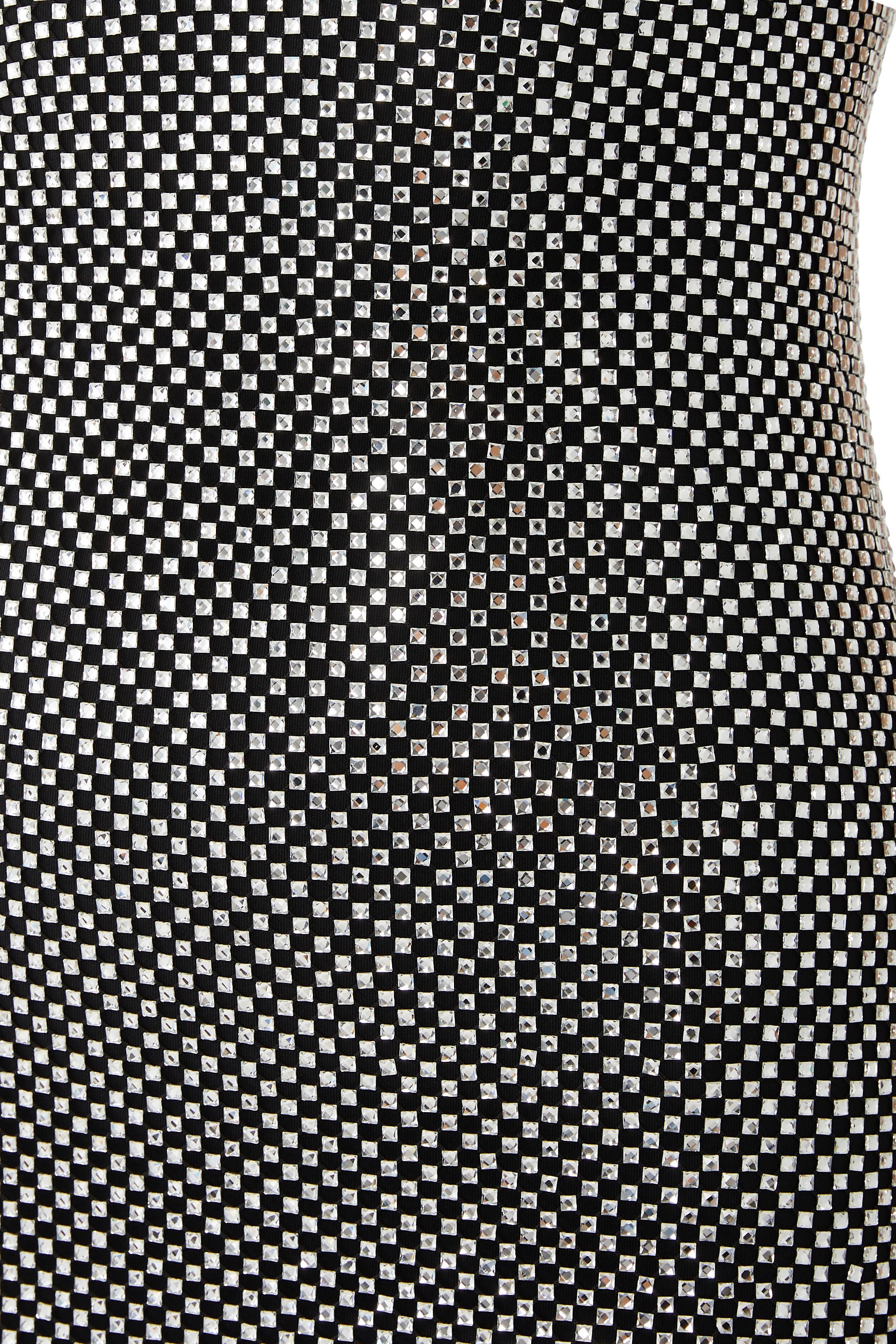 فستان طويل مطرز بالكريستال