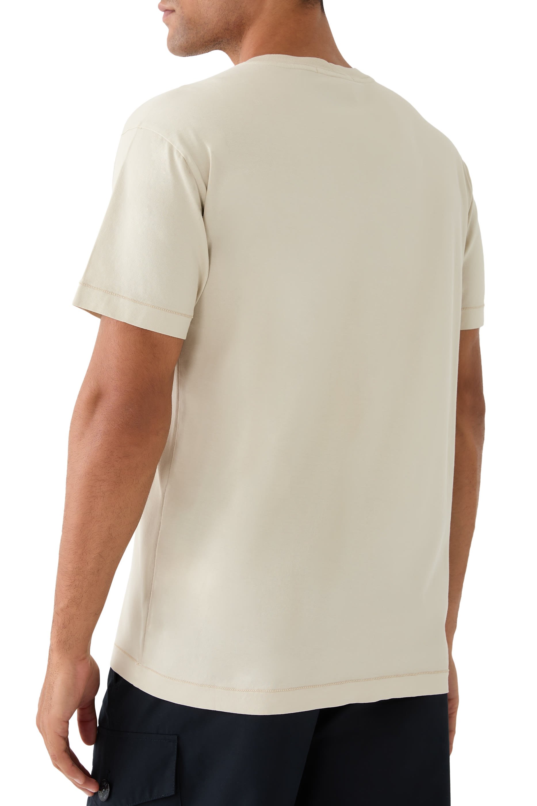 تيشيرت مزين برقعة بوصلة بشعار الماركة