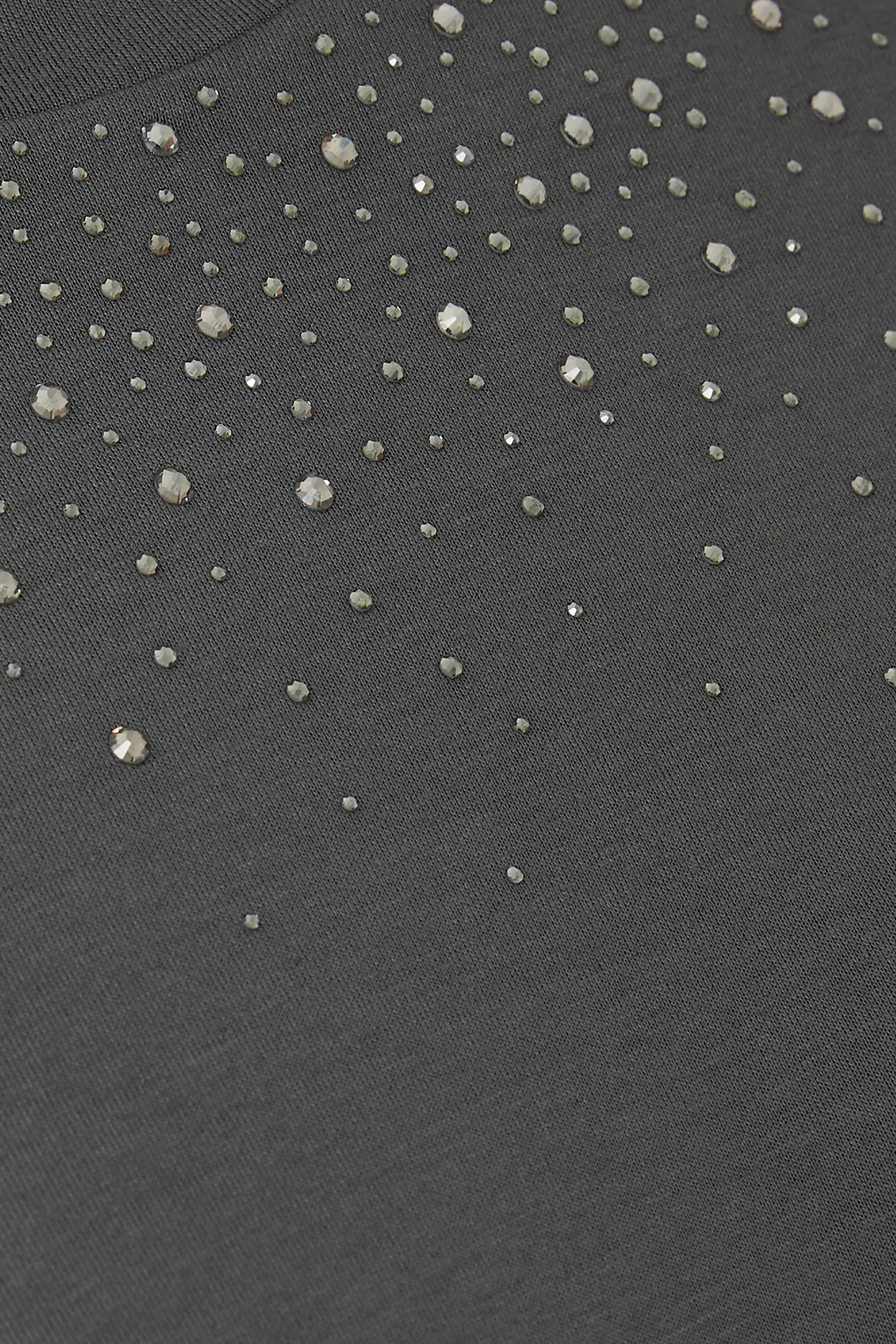 تيشيرت مطرز بالكريستال 